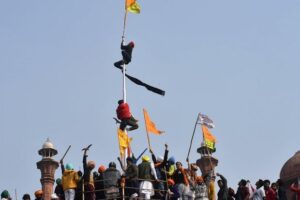 Man seen swinging swords at Red Fort arrested