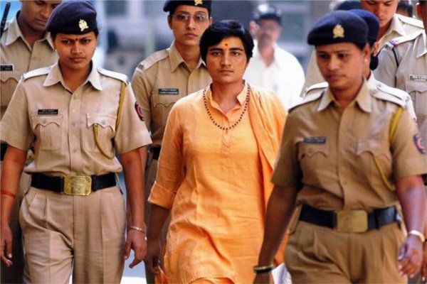 The Human Rights Commission summoned the police chief on a complaint of violence against Pragya Thakur