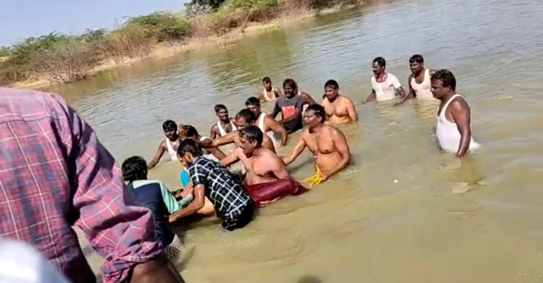 نوشہ محمد یٰسین کی اچانک موت سے ان کے مکان میں ماتم کی فضاء چھاگئی ہے