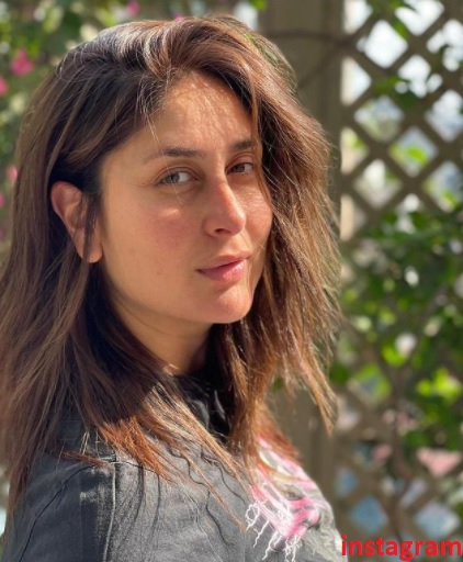 Karena Kapoor took off her mask to pose for the photographers