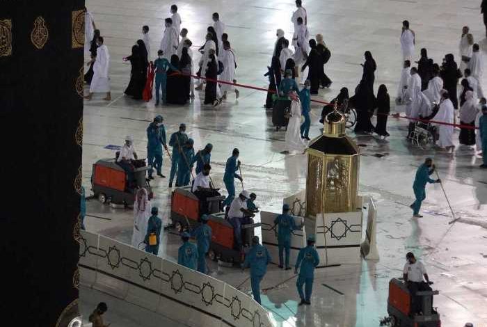 Saudi Arabia closes Grand Mosque, Prophet’s Mosque