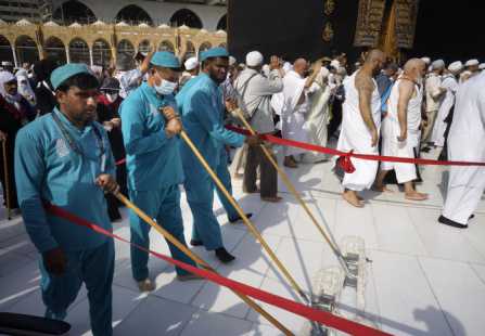 Saudi Arabia closes Grand Mosque, Prophet’s Mosque 