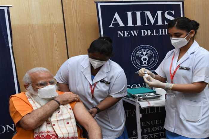 کوویڈ-19 ویکسین کی دوسری خوراک لی