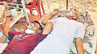 Corpse and corona patient on the same bed