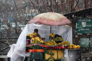Light-snowfall-and-rains-jammu-kashmir-GK-pic