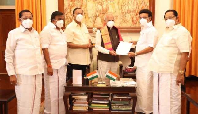 M K Stalin meets Governor Banwarilal Purohit at Raj Bhavna in Chennai