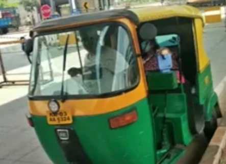 Not Found ambulance After Mother’s Death, Son Forced To Take Dead Body On E-rickshaw Bangalore
