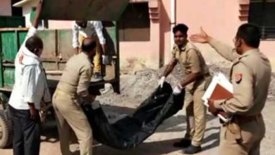 UP-mahoba-son-take-father-dead-body-in-garbage-truck-for-funeral
