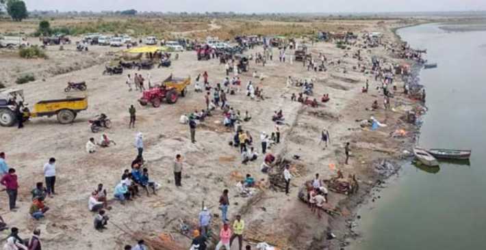 covid-19-bodies in Ganga