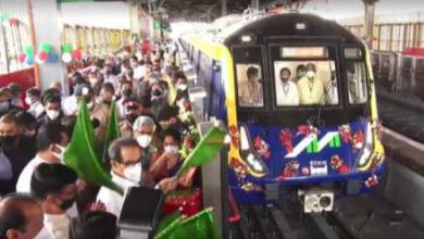 maharashtra-cm-flags-off-trial-run-for-Mumbai-metro