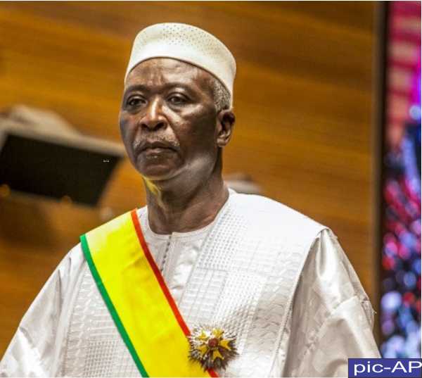 military-arrest-malis-president-AP