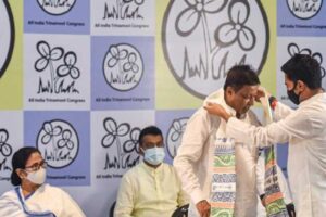 BJP leader Mukul Roy being felicitated by TMC