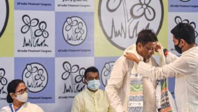 BJP leader Mukul Roy being felicitated by TMC