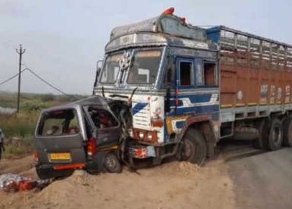 accident_Gujarat_10_killed_in_car_truck_collision