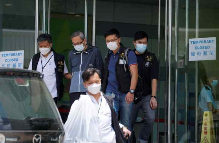 hong-kong-police-raid-apple-daily-newspaper-under-national-security