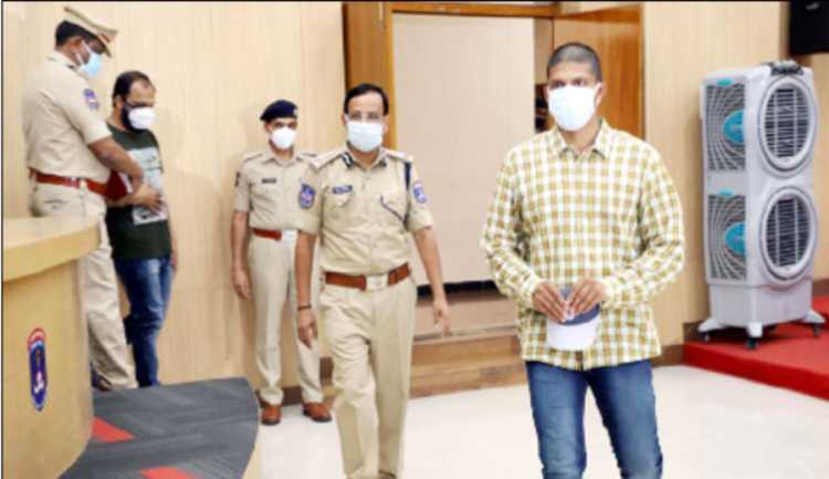 hyderabadi-engineer-prashant-returns-after-4-years-imprisonment-in-pakistan