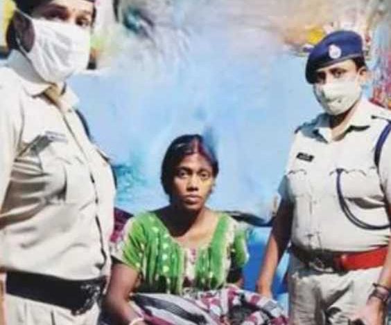 ludhiana-woman-gives-birth-to-baby-girl-on-railway-platform-rpf-team-helps