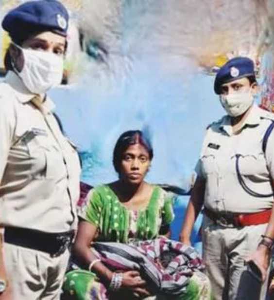 ludhiana-woman-gives-birth-to-baby-girl-on-railway-platform-rpf-team-helps