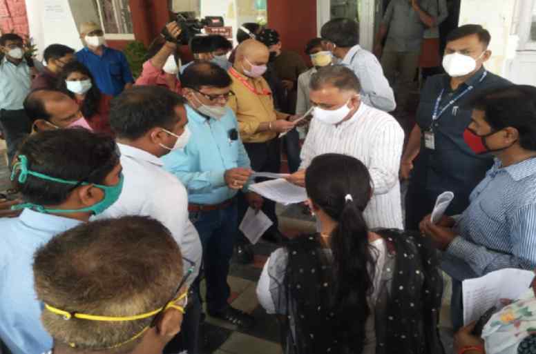 mp-school-education-minister-remark-to-parents-if-you-people-want-to-die-then-die