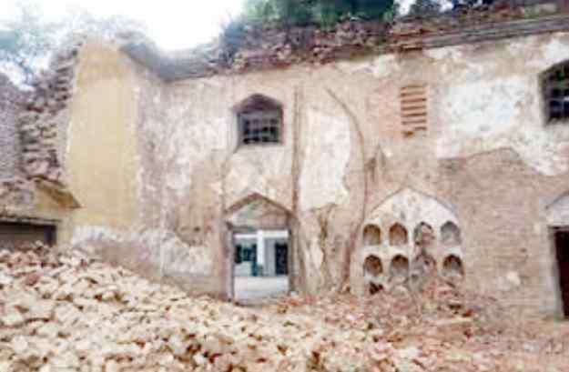 moradabad-school-building-founded-by-sir-syed-ahmad-khan-has-been-demolished