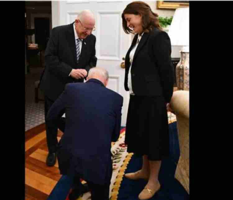 US-President-Joe-Biden-kneels-before-Rivka-Ravitz-Israeli-President-Reuven-Rivlin