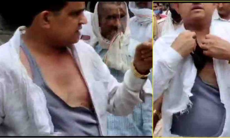 farmers-protesting-in-sri-ganganagar-tore-the-clothes-of-bjp-leader-kailash-meghwal