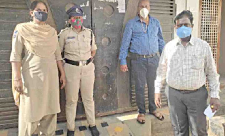 Maulana Abdul Aleem Islahi's daughters tried to comply with the summons