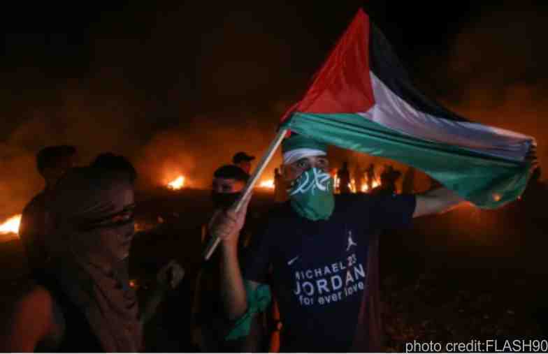 Palestinians protest