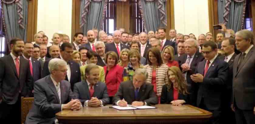 U.S court upholds Texas ban on standard abortion procedure