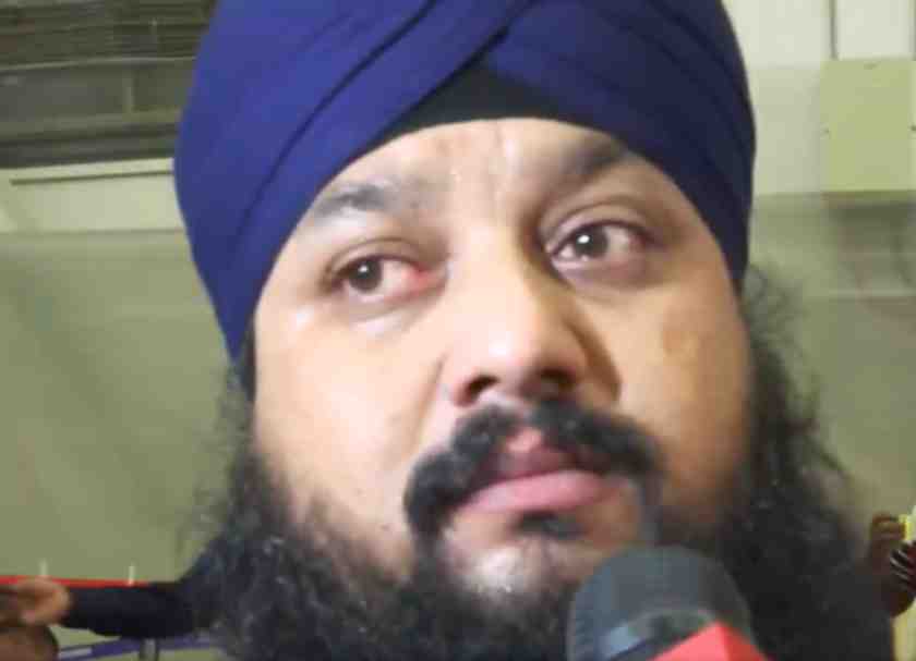 afghanistans-mp-narender-singh-khalsa-breaks-down-as-he-reaches-india-from-kabul