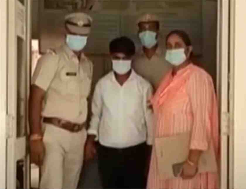 police has arrested the accused employee. The victim student had come to the hospital for dialysis of her father