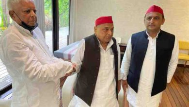 the-country-needs-socialism-not-capitalism-and-sectarianism-lalu-yadavs-statement-after-meeting-mulayam-singh-and-akhilesh-yadav