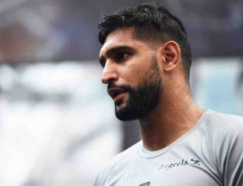 British boxer Amir Khan has been removed from a flight in the US