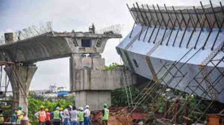 Flyover collapses in Bandra Kurla Complex