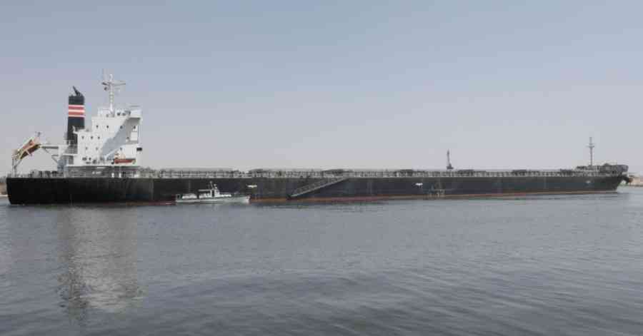 Canal Suez -Panama-flagged ship