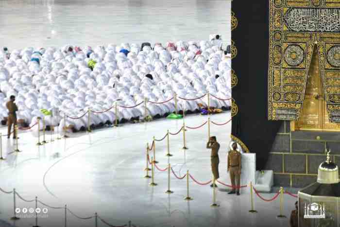 performing-prayers-in-masjid-al-haram-without-social-distance-after-one-and-half-years