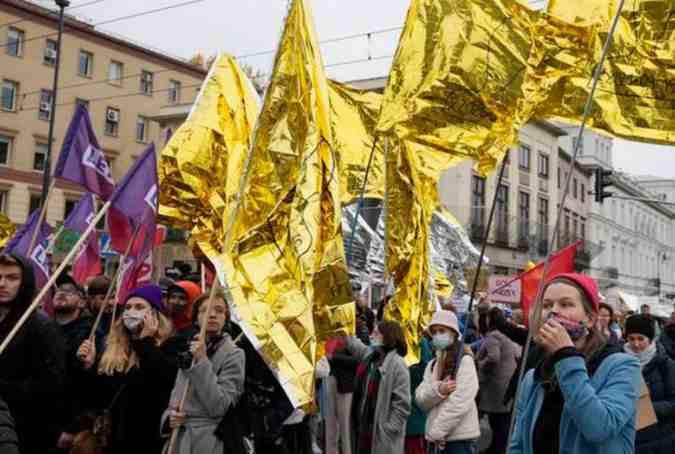 poland-warsaw-thousands-of-people-rally-in-support-of-refugees-poland-belarus-border