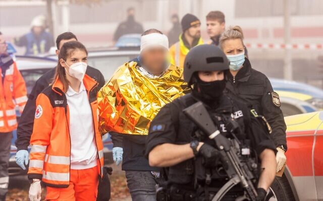 #germany-man-stabbed-in-train, #several-injured-police-in-bavaria, #arrest-man-after-incident,