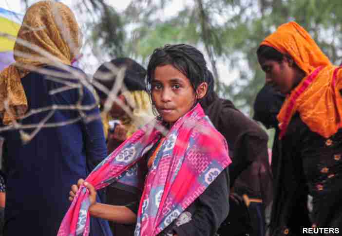 Indonesia eventually allows Rohingya Muslims to enter the country