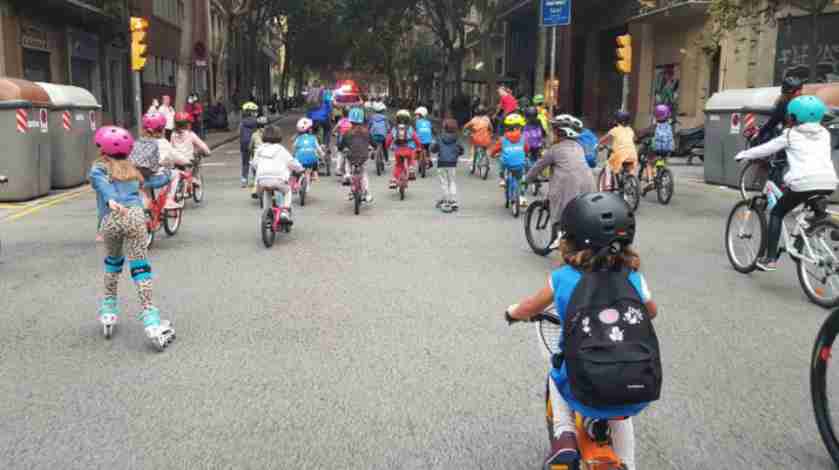 eco-friendly-bicycle-caravan-for-school-going-children-in-spain