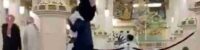 the-privilege-of-visiting-the-prophets-mosque-on-the-shoulders-of-the-young-mans-father-video