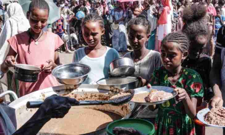 Ethiopia-Begging-for-food
