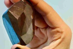 United-Arab-Emirates-world-largest-diamond-enigma-555-carat-black-diamond