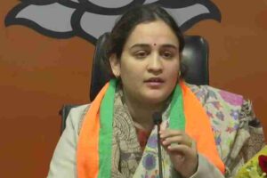 mulayam-singh-younger-daughter-in-law-aparna-yadav-joins-bjp