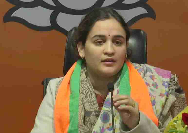 mulayam-singh-younger-daughter-in-law-aparna-yadav-joins-bjp