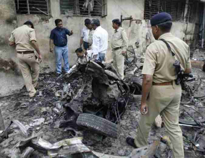 Gujarat Indian Mujahideen case Accused released from jail after 14 years meets Gulzar Azmi, head of Jamiat Ulema Legal Aid Committee