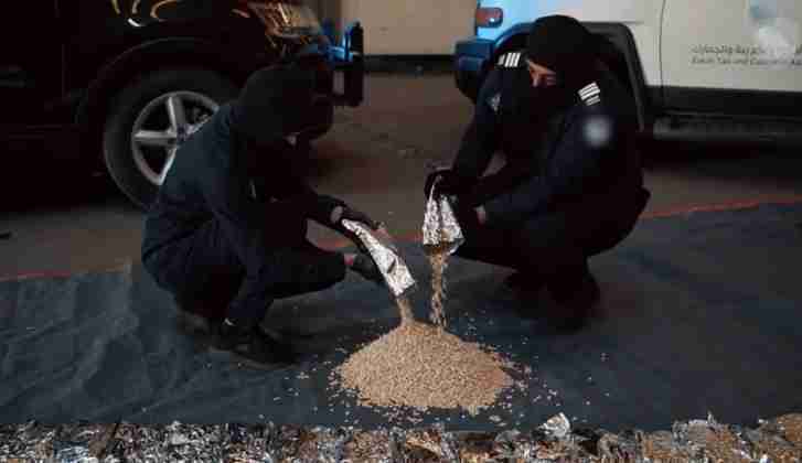 Shipment of gloves and handkerchiefs 2.4 million Captagon tablets smuggled failed