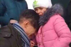 emotional video of a father saying goodbye to young daughter farewell meeting in Ukraine goes viral