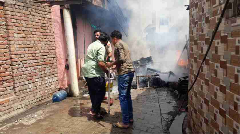 agra-a-mob-set-fire-to-a-muslim-mans-house-in-a-rage-over-a-relationship-with-a-hindu-girl