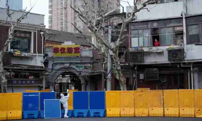 strict-lockdown-in-shanghai-us-recalls-unnecessary-staff-from-the-city